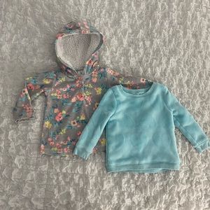 Set of 2 Carter’s fleece pullovers - size 12 months